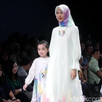 Fashion show karya delapan desainer lokal dengan mengangkat tema My Little Pony di Plaza Indonesia Fashion Week 2018, Jakarta. Rabu [21/3/2018]. [Foto: Mohammad Abduh/Wolipop]