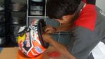 Pria Kebumen Perawat Helm Dovizioso