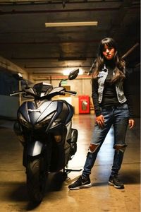 Cantik Tak Jadi Halangan Artis-artis Ini untuk Mengendarai Motor