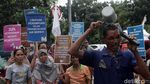 Tolak Swastanisasi Air, Massa Mandi di Balai Kota