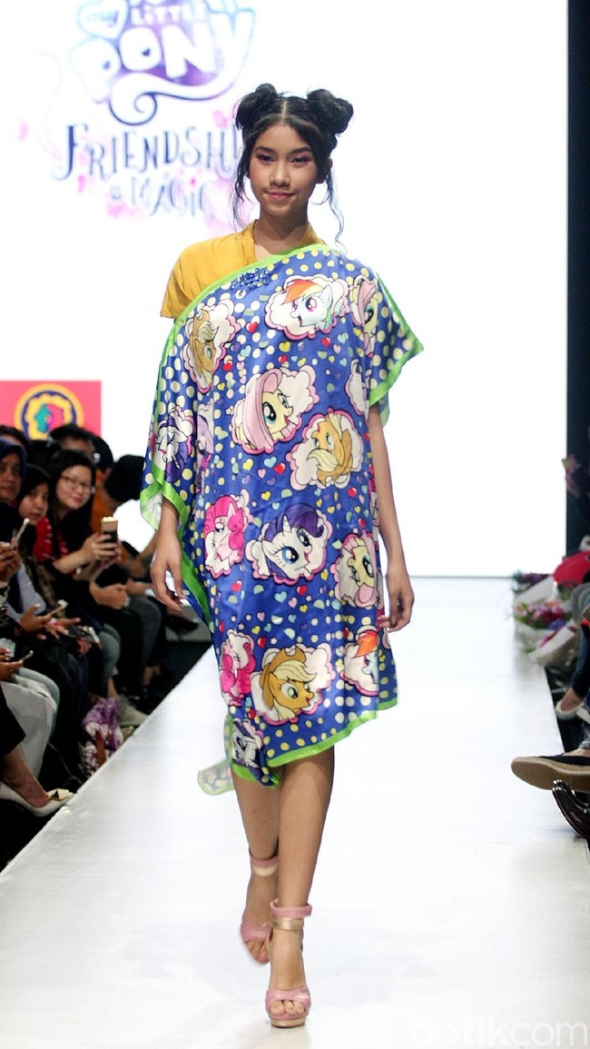 Fashion show karya delapan desainer lokal dengan mengangkat tema My Little Pony di Plaza Indonesia Fashion Week 2018, Jakarta. Rabu [21/3/2018]. [Foto: Mohammad Abduh/Wolipop]