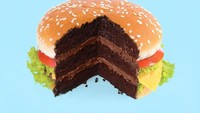 Nah, lho! Ini burger atau kue cokelat? Kalau ada yang jual burger begini, sih pasti bikin sakit hati. Beli burger kok dapat kue! Foto: Instagram @paulfuentes_design