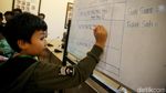 Murid SD Al-Azhar Ikut Simulasi Pemungutan Suara di KPU