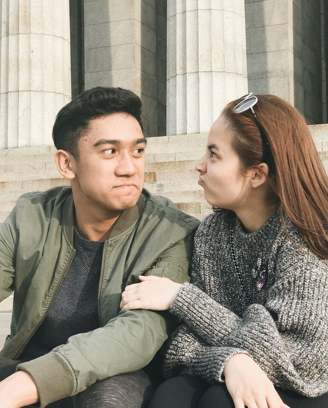 Masih dalam rangkaian bulan cinta, Daffa Wardhana kembali menuliskan pesan cinta untuk aktris 22 tahun itu. You know what’s the best part of loving someone so dearly is? You’re not scared of being whoever you want to be. Because love, is acceptance 🌹#infinityvalentines,” tulis Daffa pada keterangan foto yang menampilkan dirinya dan Chelsea berpose dengan ekspresi wajah lucu. Foto: Instagram chelsea islan dan daffa wardhana