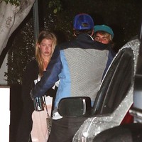 Baskin Champion dan Justin Bieber tertangkap kamera sedang bermesraan ketika menyaksikan konser Craig David bersama. Kedekatan keduanya juga sempat diabadikan paparazzi saat keluar dari gedung konser. Foto: Dok. Ist.