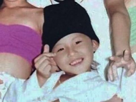 Gaya 'Finger Heart' dari Korea Ini Ngetren di Mana-mana, Siapa Pelopornya?