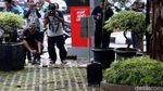 Penampakan Koper Hitam Mencurigakan di depan KPK