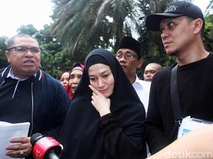 Kisruh Perjalanan Haji Lyra Virna dan ADA Tour yang Berakhir Seri