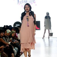Fashion show karya delapan desainer lokal dengan mengangkat tema My Little Pony di Plaza Indonesia Fashion Week 2018, Jakarta. Rabu [21/3/2018]. [Foto: Mohammad Abduh/Wolipop]