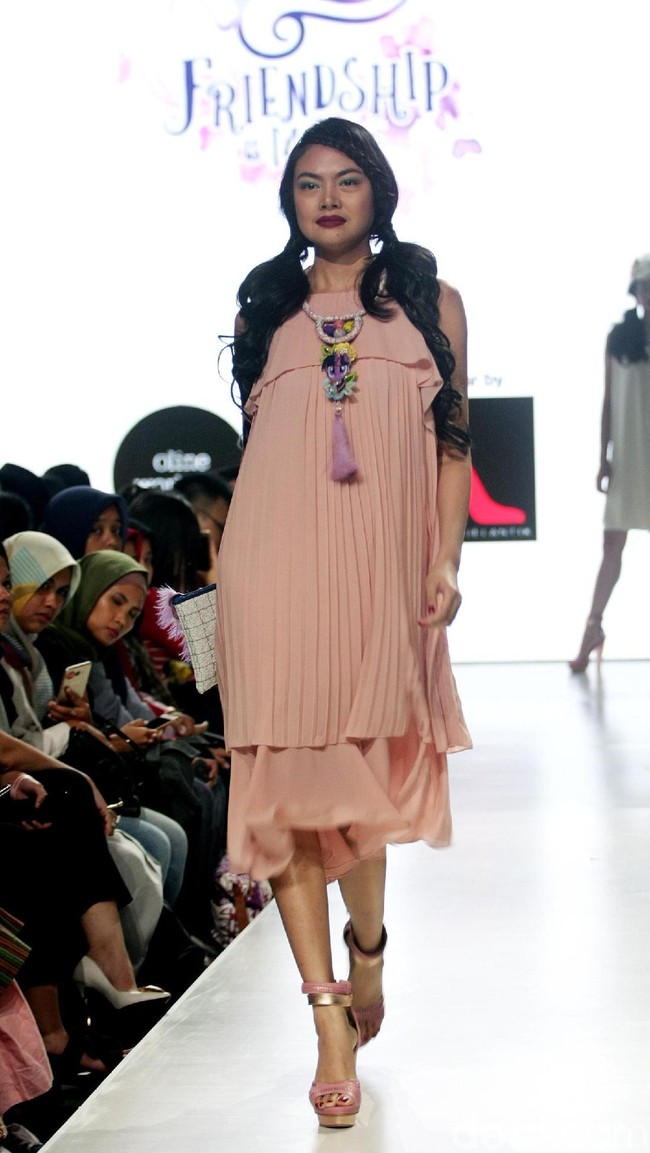 Fashion show karya delapan desainer lokal dengan mengangkat tema My Little Pony di Plaza Indonesia Fashion Week 2018, Jakarta. Rabu [21/3/2018]. [Foto: Mohammad Abduh/Wolipop]