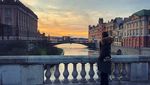 Foto: Gaya Liburan Si Pacar Cantik Mesut Ozil