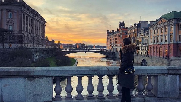 Foto: Gulse tak jarang membagikan foto traveling di akun Instagram @gulseamine yang followersnya mencapai 1,2 juta (gulseamine/Instagram) Foto: Gulse tak jarang membagikan foto traveling di akun Instagram @gulseamine yang followersnya mencapai 1,2 juta (gulseamine/Instagram)