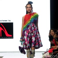 Fashion show karya delapan desainer lokal dengan mengangkat tema My Little Pony di Plaza Indonesia Fashion Week 2018, Jakarta. Rabu [21/3/2018]. [Foto: Mohammad Abduh/Wolipop]