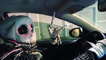 Kalau ini sang sopir saat memakai kostum Haloween. Foto: imgur