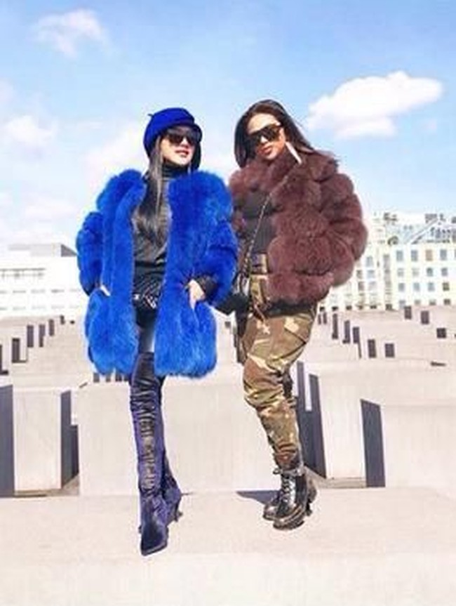 Pose Holocaust. Kontroversi yang teranyar timbul setelah ia berpose di monumen peringatan tragedi Holocaust di Berlin, Jerman. Tak hanya itu, ia juga kedapatan bilang, Bagus ya tempat Hitler bunuh-bunuhan dulu, di Instastory. (Foto: Instagram Syahrini)