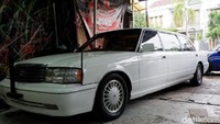 Proyek merenovasi Toyota Crown Limousine pun dilakukan  Classic. Mobil bisa selesai dalam waktu satu bulan. Selain dilengkapi dengan audio sistem yang andal, Limusin ini juga dilengkapi TV, lemari es, dan freezer Foto: Classic Car Interior