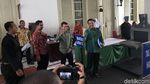 Foto: Bertemu Jokowi di Istana, Kok Celana Egy Maulana Digulung?