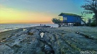Inilah Pantai Kuri di Kota Maros, Sulawesi Selatan. Pantai ini unik karena dihiasi oleh hamparan batuan yang eksotis. (Bakrie/detikTravel)