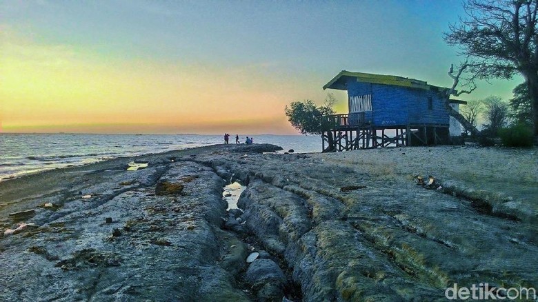 Pantai Di Maros Yang Dipenuhi Gugusan Batu Eksotik