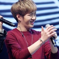 Dibanding idol-idol pria lainnya sebenarnya tangan Changsub BTOB tergolong lebih maskulin. Namun jari-jarinya yang panjang kadang membuatnya terlihat lentik. Foto: Istimewa