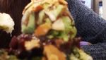 Jualan Nugget Pisang, Kaesang Pangarep Juga Sering Pose dengan Makanan
