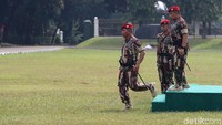 Eko merupakan alumnus Akademi Militer 1989 dari kecabangan infanteri (Kopassus).