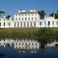 Dibangun pada 1680 oleh Huge May, arsitek andalan Raja Charles II, Frogmore House masuk dalam area Kastil Windsor. Menurut situs resmi kerajaan, namanya terinspirasi dari kodok-kodok (frog) yang hidup di rawa-rawa sekitara rumah megah tersebut. (Foto: Dok. Royal Collection)