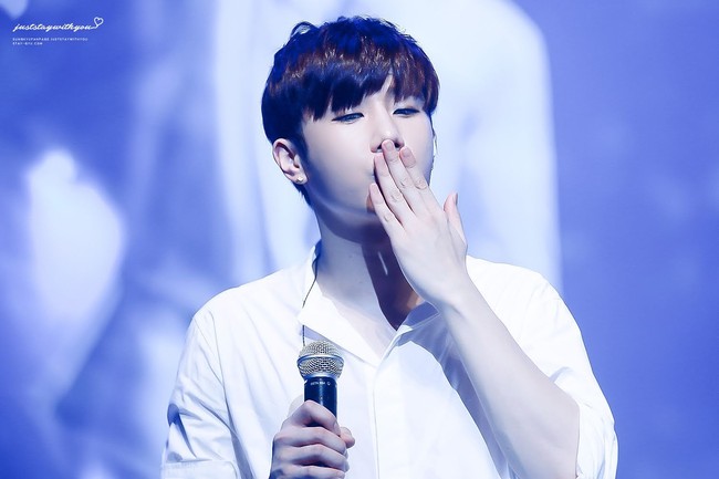 Sebelum Baekhyun, para penggemar KPop sudah lebih dulu terpesona dengan jari tangan Sungkyu Infinite. Ia juga memiliki jari yang terlihat panjang dan cantik. Foto: Istimewa