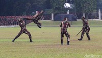 Aksi bela diri juga dipamerkan Kopassus.