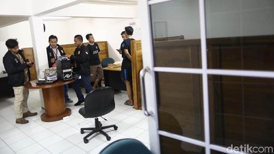 Foto: PT KH Digeledah Polisi Terkait Kasus Perdagangan Orang