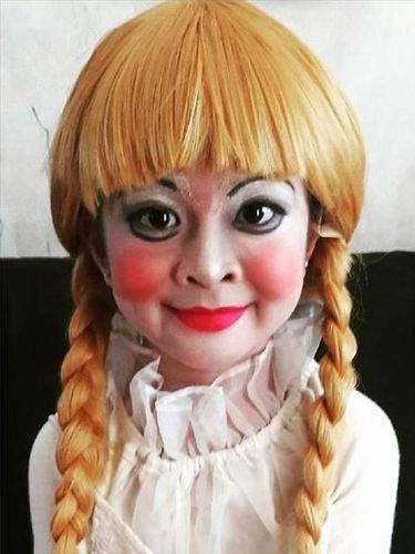 Rosabelle berdandan jadi Annabelle
