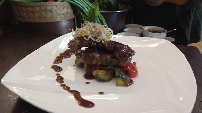 Rasakan Lezatnya Semur Iga Kambing Panggang yang Beda di Surabaya Rasakan Lezatnya Semur Iga Kambing Panggang yang Beda di Surabaya