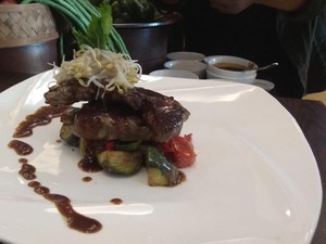 Rasakan Lezatnya Semur Iga Kambing Panggang yang Beda di Surabaya
