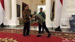 Foto: Bertemu Jokowi di Istana, Kok Celana Egy Maulana Digulung?