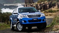 Hilux generasi ketujuh diluncurkan pada Agustus 2004. Pikap tersebut dijual ke lebih dari 140 negara di seluruh dunia. Hilux generasi ketujuh memiliki durabilitas dan kenyamanan lebih tinggi. Ruang interior, kenyamanan berkendara diadopsi dari mobil penumpang dan SUV. Foto: Toyota
