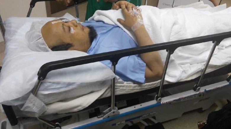 Rawat Jalan Usai Operasi, Novel Menetap di Singapura Sebulan