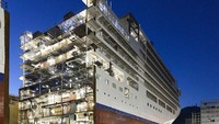 Foto: Proses modifikasi sebuah kapal cruise boleh dibilang cukup rumit. Salah satu prosesnya adalah melalui pembelahan badan kapal (Silversea)
