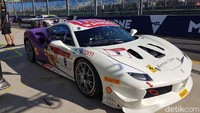 Ferrari Challenge merupakan lomba balapan khusus mobil Ferrari yang diadakan untuk para pengguna mobil Ferrari. Tahun ini mobil yang digunakan adalah Ferrari 488. Foto: Ferrari Jakarta