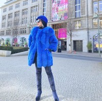 Syahrini bergaya serba biru saat liburan ke Berlin, Jerman. Dia memakai coat bulu seharga Rp 10 jutaan dari brand milik sahabatnya By.Lauyaju. Penyanyi 35 tahun itu juga memakai Thigh-High Boots yang harganya mencapai puluhan juta rupiah. Foto: Instagram Syahrini