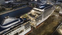 Foto: Baru-baru ini kapal cruise Silver Spirit baru saja dibedah di Palermo, Italia. Di sini, kapal tersebut dibelah jadi dua untuk ditingkatkan kapasitas penumpangnya (Silversea)