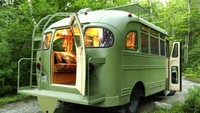 Arsitek dari Winkelman Architecture mengubah bus Chevrolet Viking 1959 tak terpakai menjadi sebuah tempat tinggal yang cozy. Istimewa/Inhabitat.