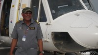 Kenalkan ini Kapten Maryono yang kami rekam pada 2012 saat MotoGP Qatar. Kapten Maryono melayang-layang di atas sirkuit Losail MotoGP Qatar dengan helikopter Bell 412 kesayangannya (Foto: Dadan Kuswaraharja/detikcom)