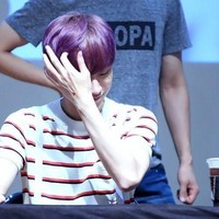 Seperti Baekhyun, Jinyoung B1A4 pun punya akun Twitter yang didedikasikan untuk jari tangannya yang lentik. Foto: Istimewa