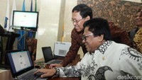 OSO melaporkan SPT menggunakan e-Filing dan langsung disaksikan oleh Direktur Jenderal Pajak Kementerian Keuangan Robert Pakpahan di gedung DPD, Komplek Parlemen, Senayan Jakarta, Jumat (23/3/2018).