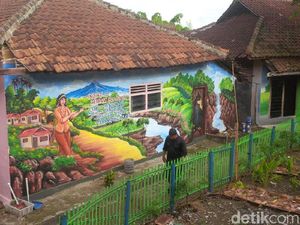 Foto: Libur Long Weekend Penuh Warna di Kampung Lukis Cilegon