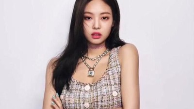 Pose Jennie BlackPink Saat Flying Yoga, Tubuh Rampingnya Bikin Iri!