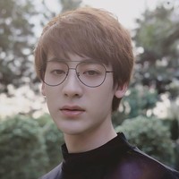 Varachartkul punya cukup banyak penggemar di Instagram. Akunnya yang bernama @thearmz memiliki 119.000 follower. Foto: Instagram