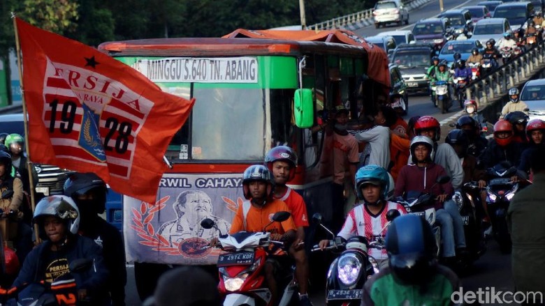 The Jak Jamin Jaga Ketertiban Saat Pawai Kemenangan Persija The Jak Jamin Jaga Ketertiban Saat Pawai Kemenangan Persija