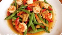 Wah menu tumis buncis milik @zyvaraearly bikin perut jadi lapar. Dipadukan dengan udang, dan irisan tempe goreng, sepiring tumis buncis ini cocok dipadukan dengan nasi hangat. Foto: Instagram