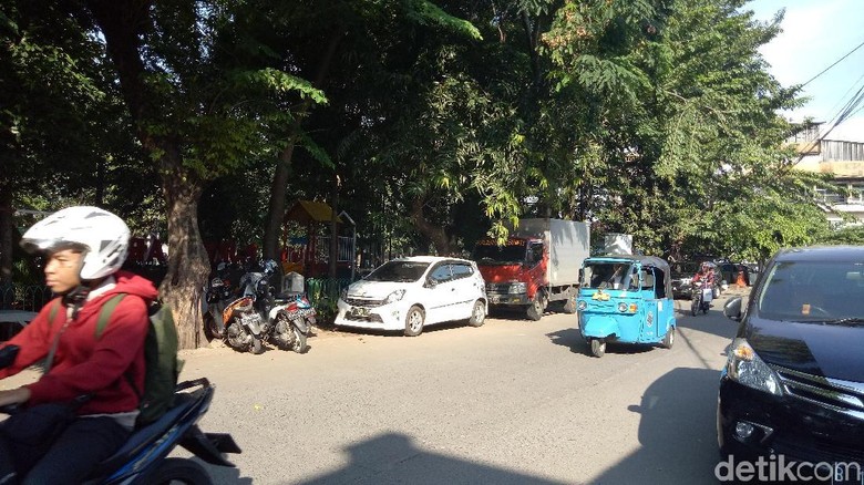 Anggota DPRD DKI Ngamuk, Mobilnya Tetap Diderek Dishub Anggota DPRD DKI Ngamuk, Mobilnya Tetap Diderek Dishub